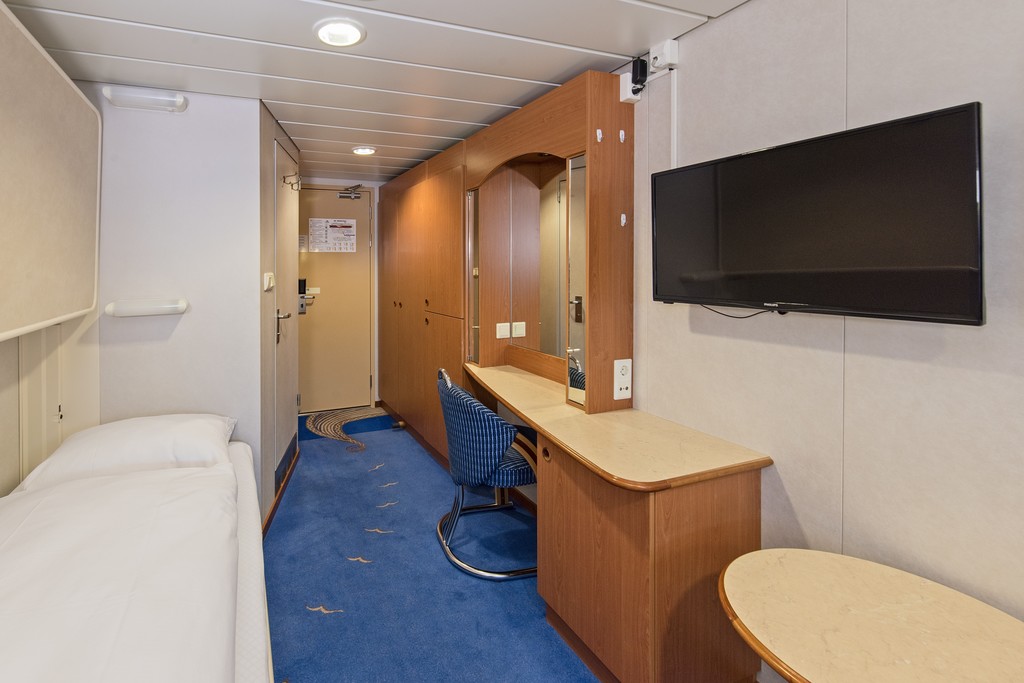 Hertigruten MS Midnatsol Polar Outside Upper Deck 2.jpg
